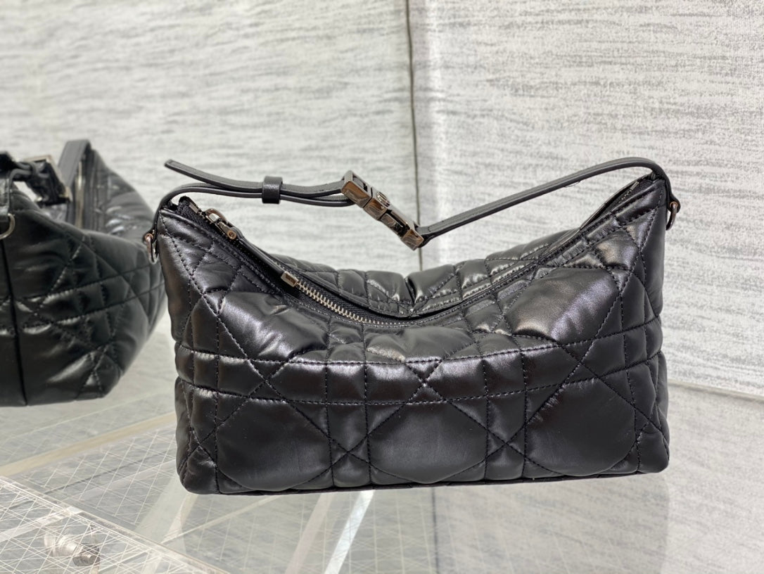 TRAVEL NOMAD POUCH 22 IN BLACK MACROCANNAGE LAMBSKIN