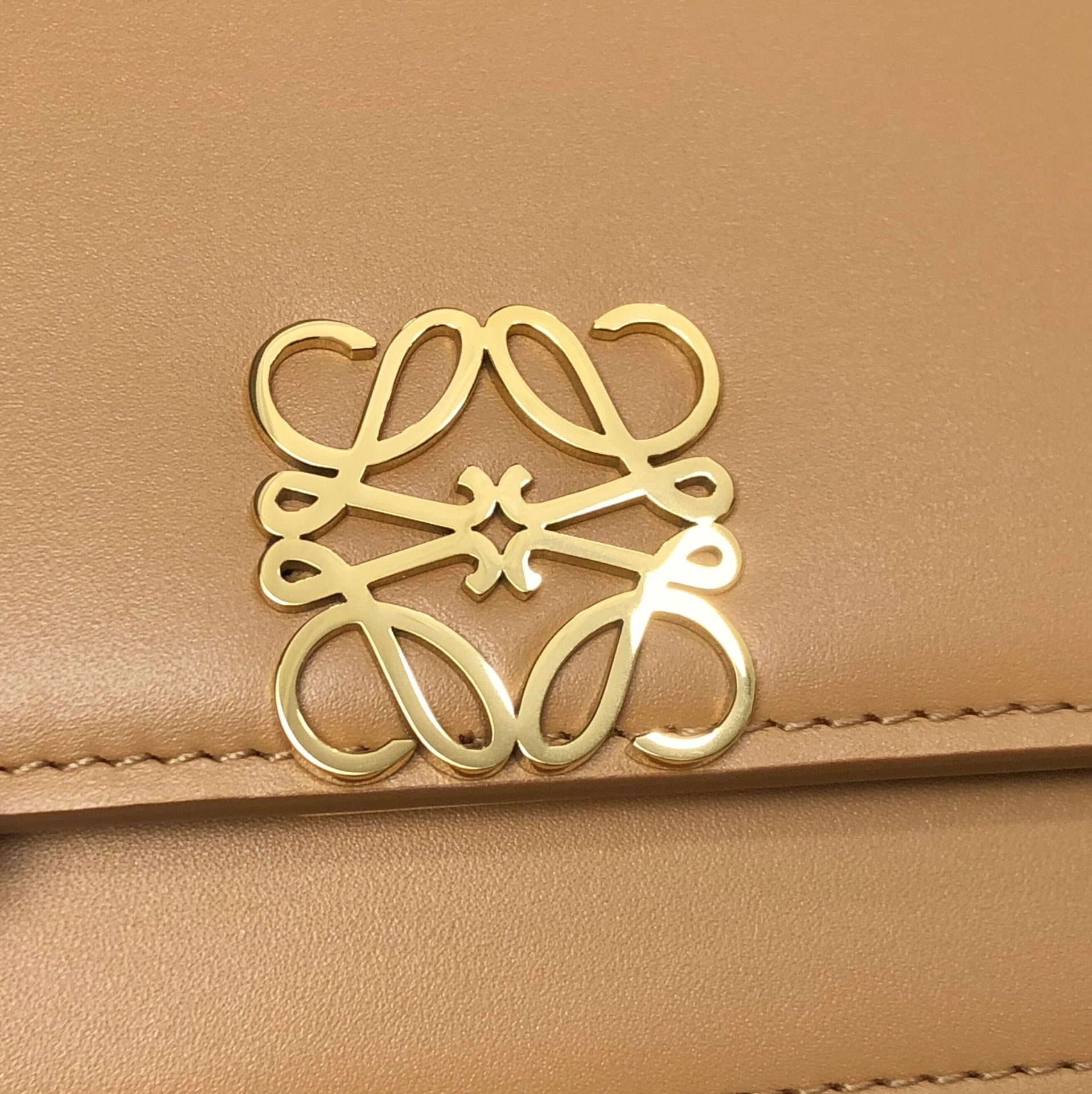 LOE GOYA BAG 23 IN COPPER BROWN CALFSKIN