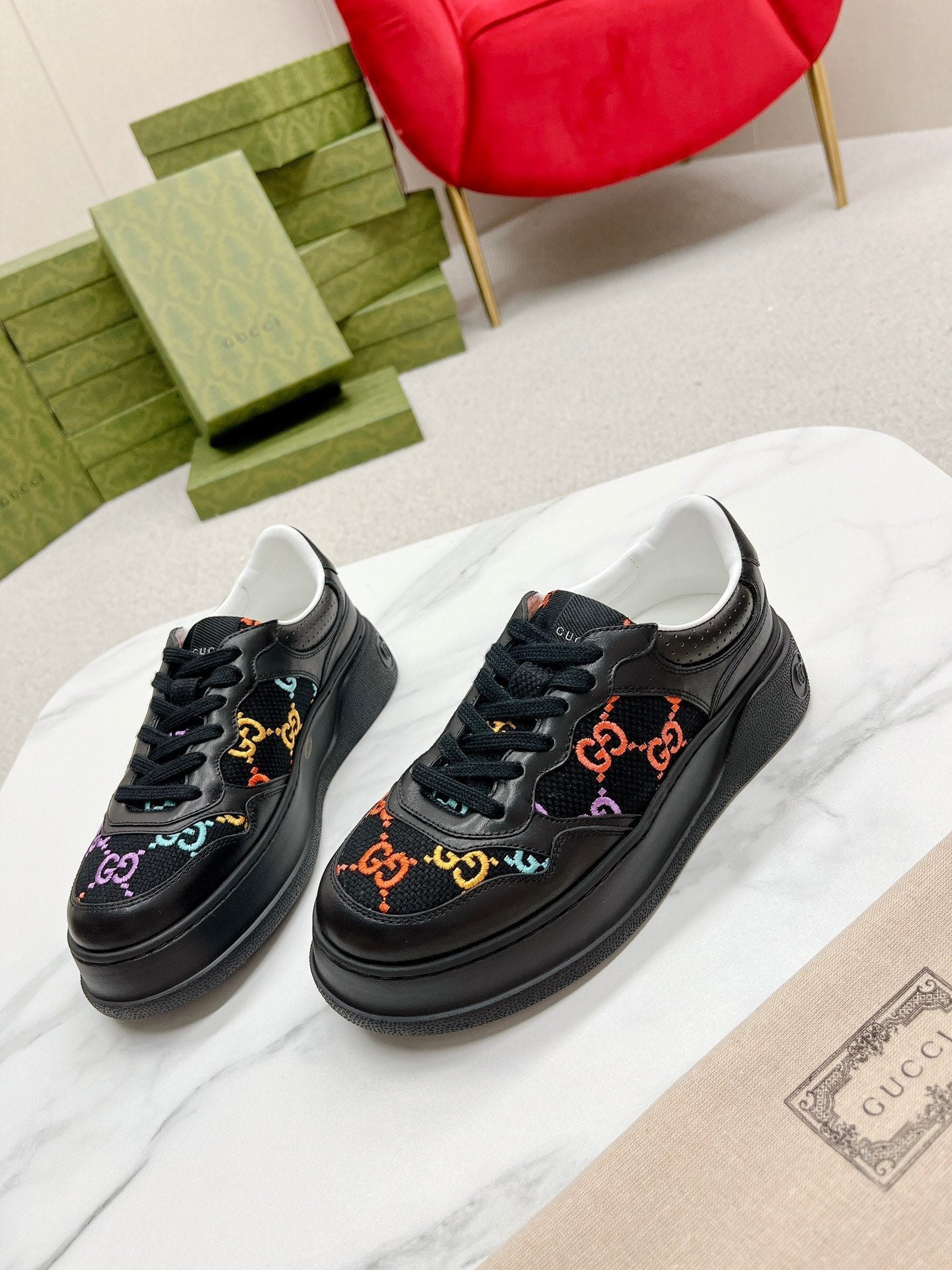 GG TRAINER BLACK CALFSKIN WITH PATTERN