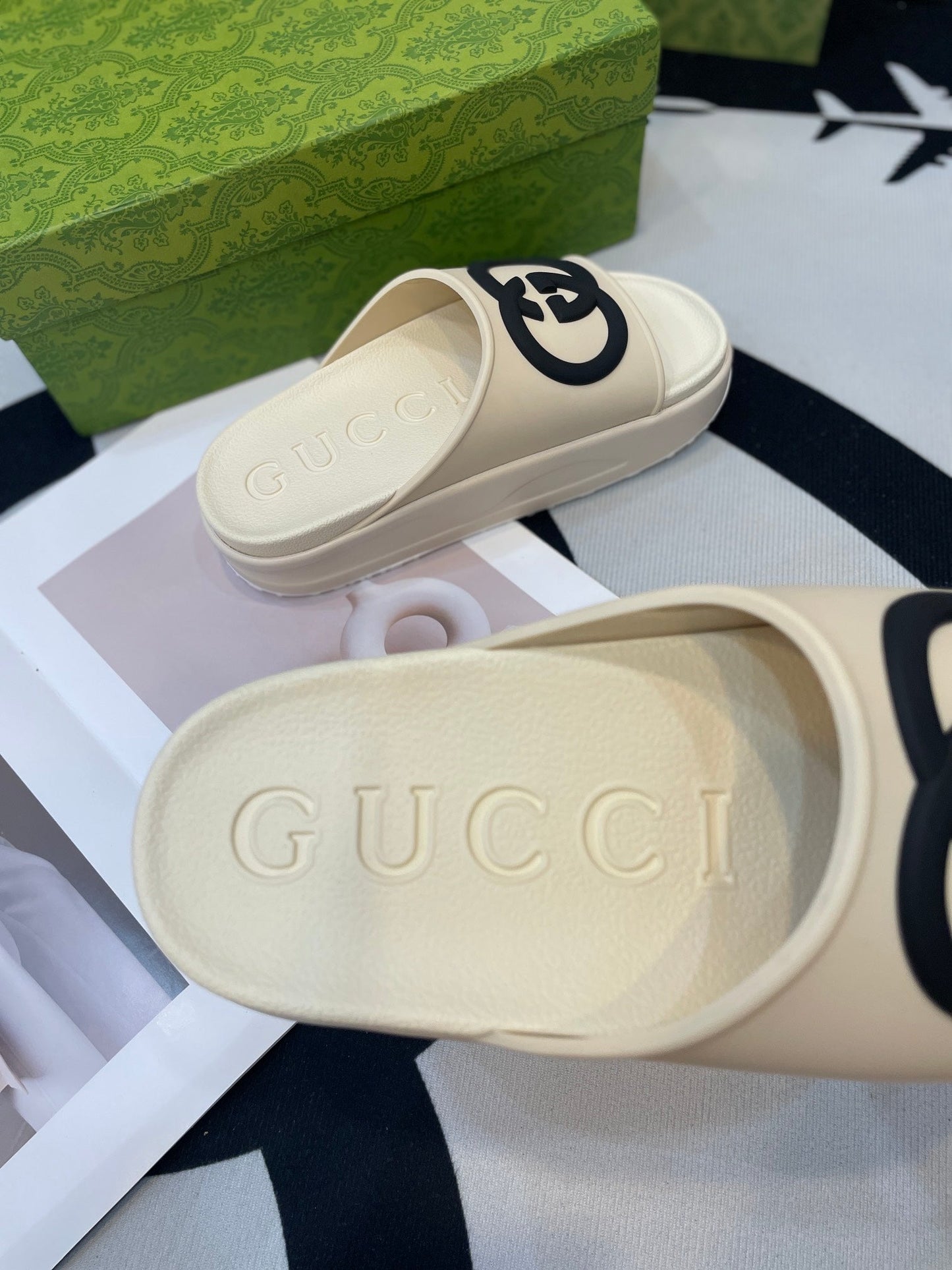 INTERLOCKING G SLIDE SANDAL IN WHITE CREAM IMPORTED TPU
