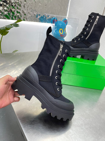 RIBBON BOMBER LACE-UP BOOTS IN BLACK CANVAS