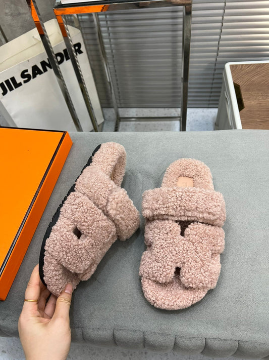 CHYPRE SLIPPERS IN ROSY BROWN LAMB WOOL