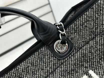 CC DEAUVILLE LARGE 38 TOTE BAG IN BLACK CANVAS WITH WHITE LOGO