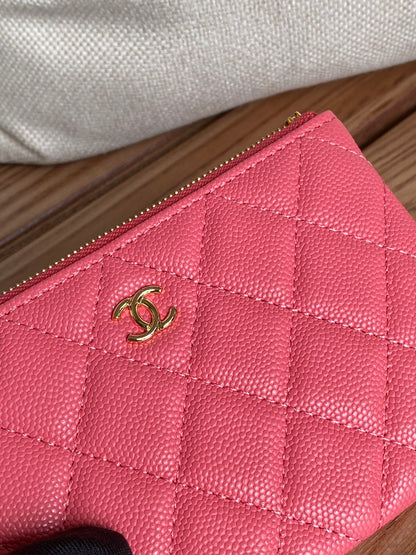 CC CLASSIC SMALL 15 ZIPPED POUCH IN BLUSH RED GRAINED CALFSKIN