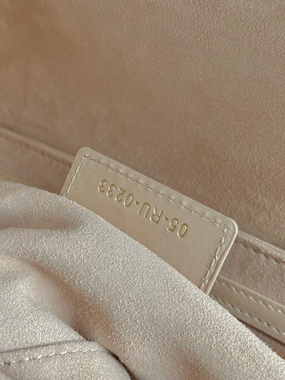 SIGNATURE HOBO 21 BAG IN BEIGE CALFSKIN