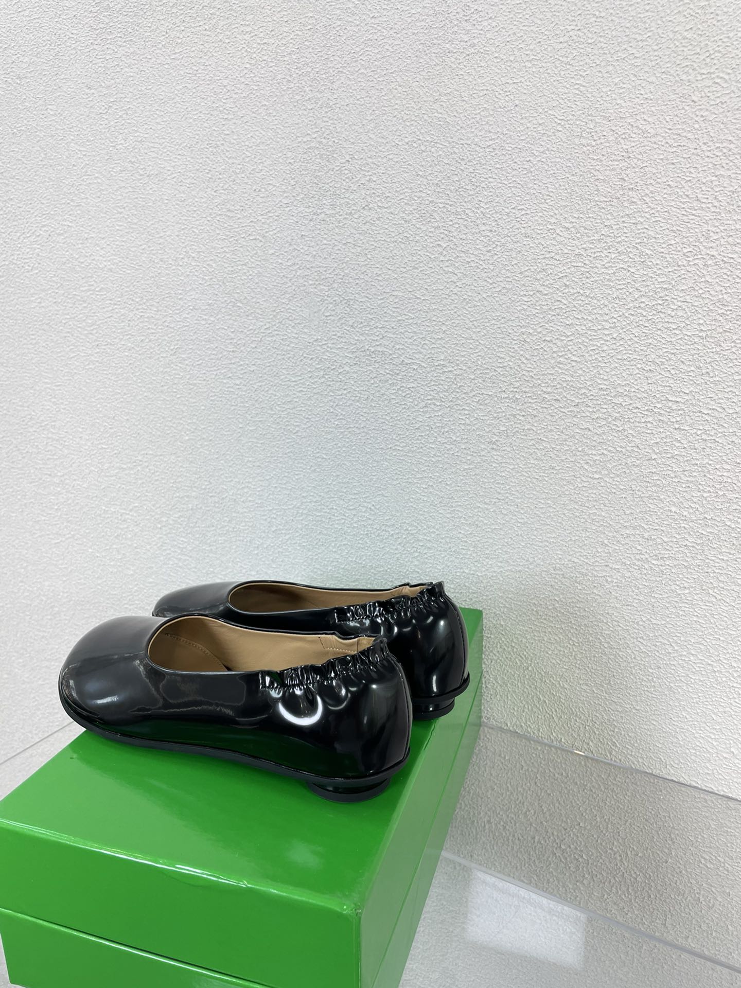 ATOMIC BALLERINA FLAT IN BLACK CALFSKIN