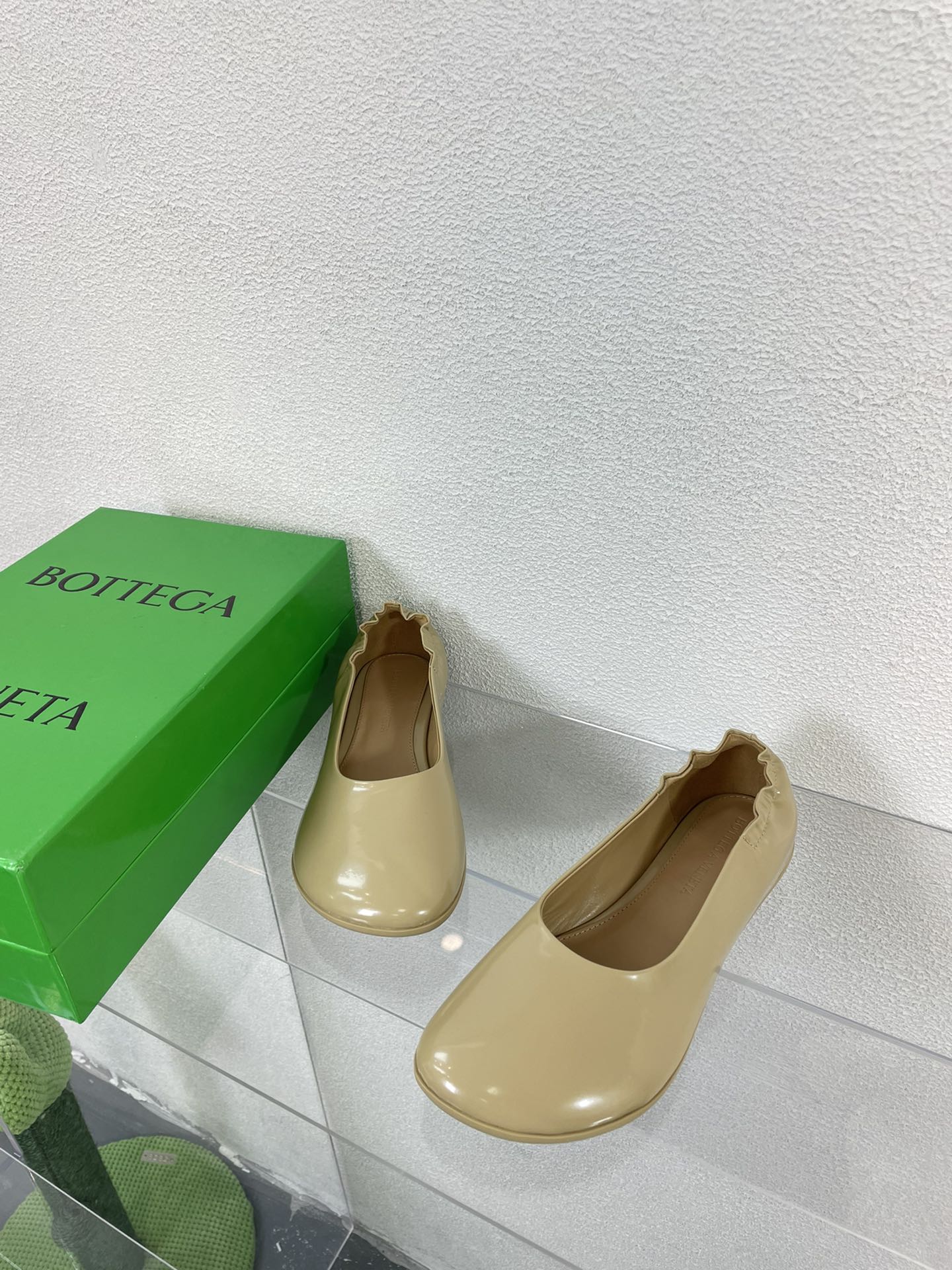 ATOMIC BALLERINA FLAT IN BISQUE BEIGE CALFSKIN