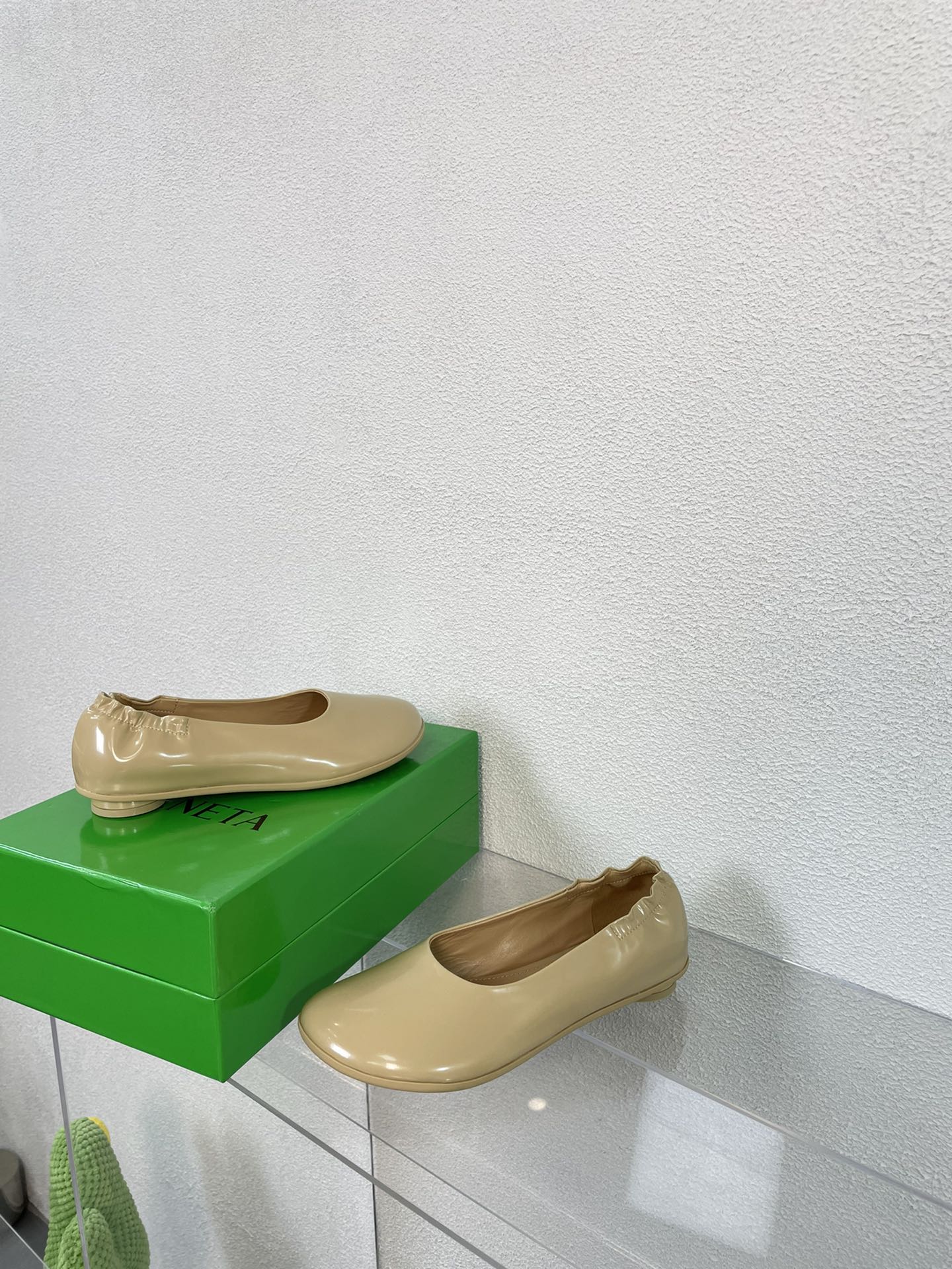 ATOMIC BALLERINA FLAT IN BISQUE BEIGE CALFSKIN