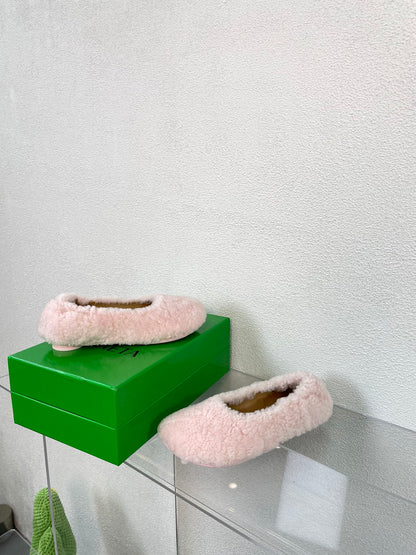 ATOMIC SHEARLING BALLERINA FLATS LIGHT PINK