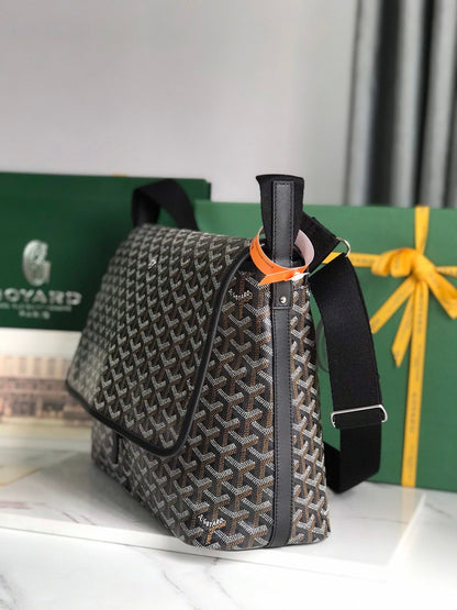 CITADIN MESSENGER BAG 39 IN BLACK GOYARDINE CANVAS