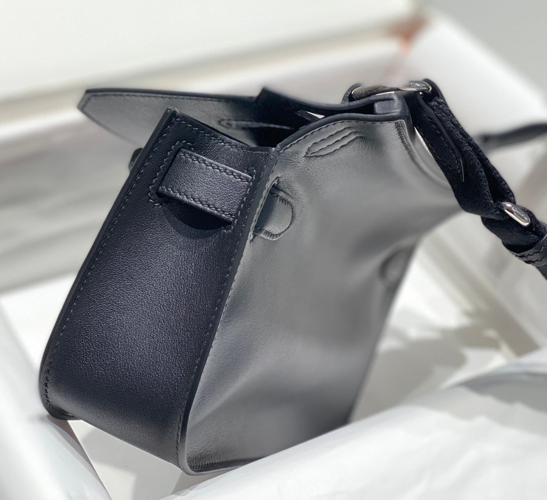 HM JYPSIERE SHOULDER BAG 23 IN NAVY BLUE CALFSKIN SILVER HARDWARE