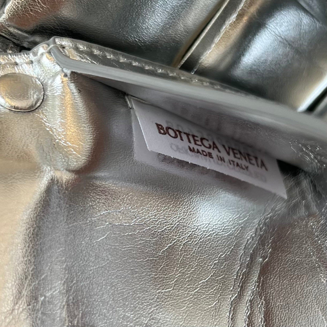 MINI CASSETTE 18 IN SILVER LAMBSKIN