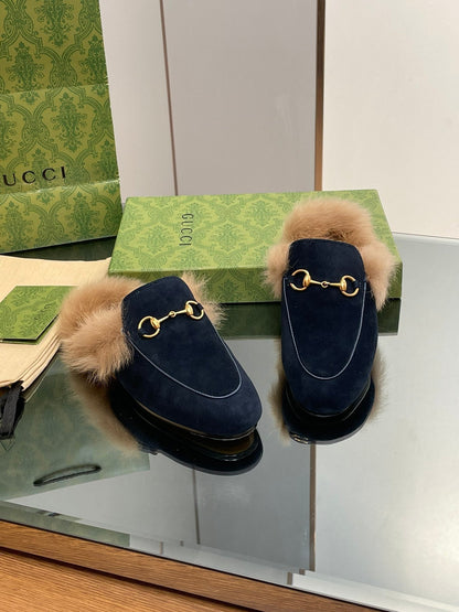 HORSEBIT MULE IN NAVY BLUE SUEDE AND LAMB WOOL LINING