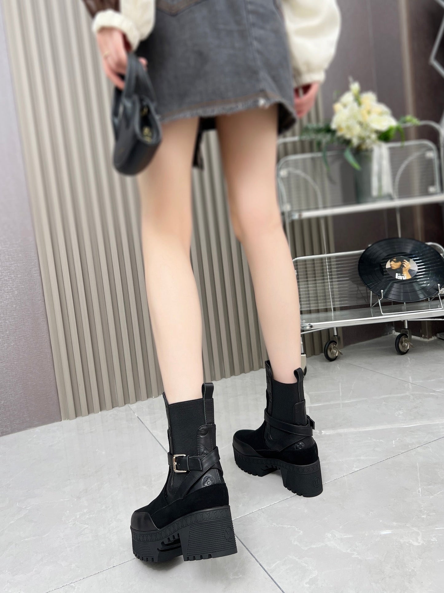 LAUREATE PLATFORM DESERT BOOT IN BLACK SUEDE AND CALFSKIN