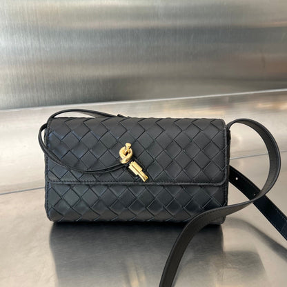 ANDIAMO 21 IN BLACK LAMBSKIN