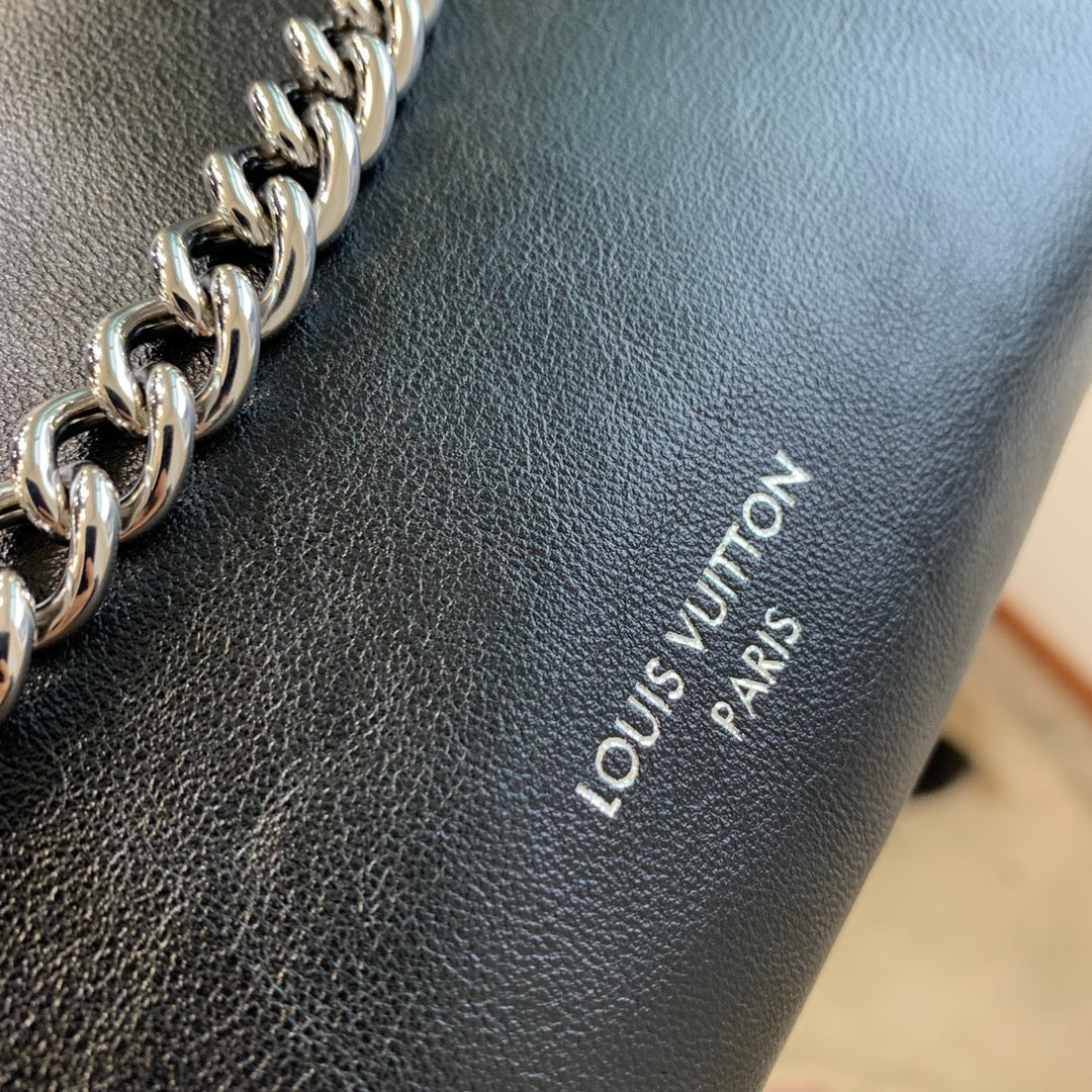 CARRYALL CARGO VIBE PM 33.5 IN BLACK LAMBSKIN BROWN MONOGRAM TAG