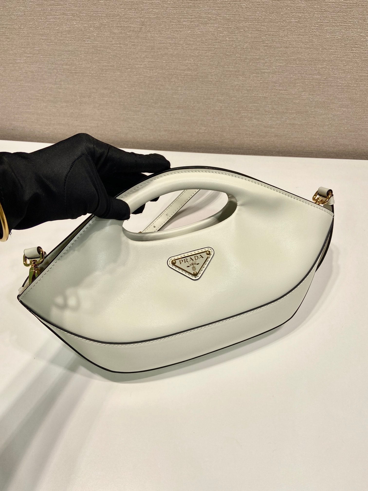 DUMPLING BAG 30 IN WHTE CALFSKIN