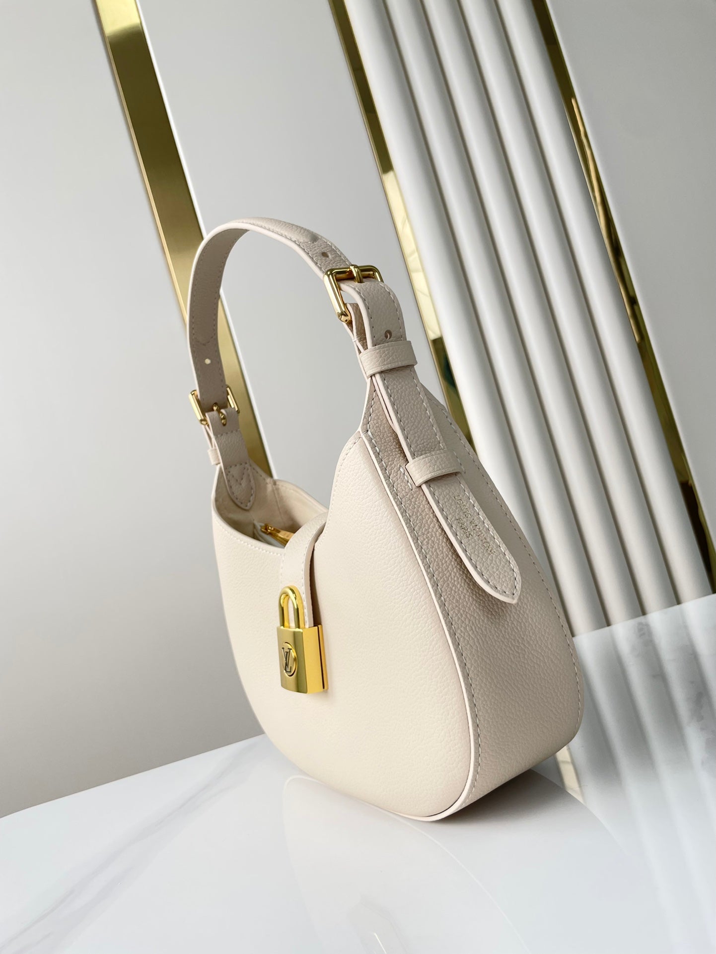 LOW KEY SHOULDER BAG 26 IN QUARTZ GRAINED CALFSKIN GOLD BUCKLE