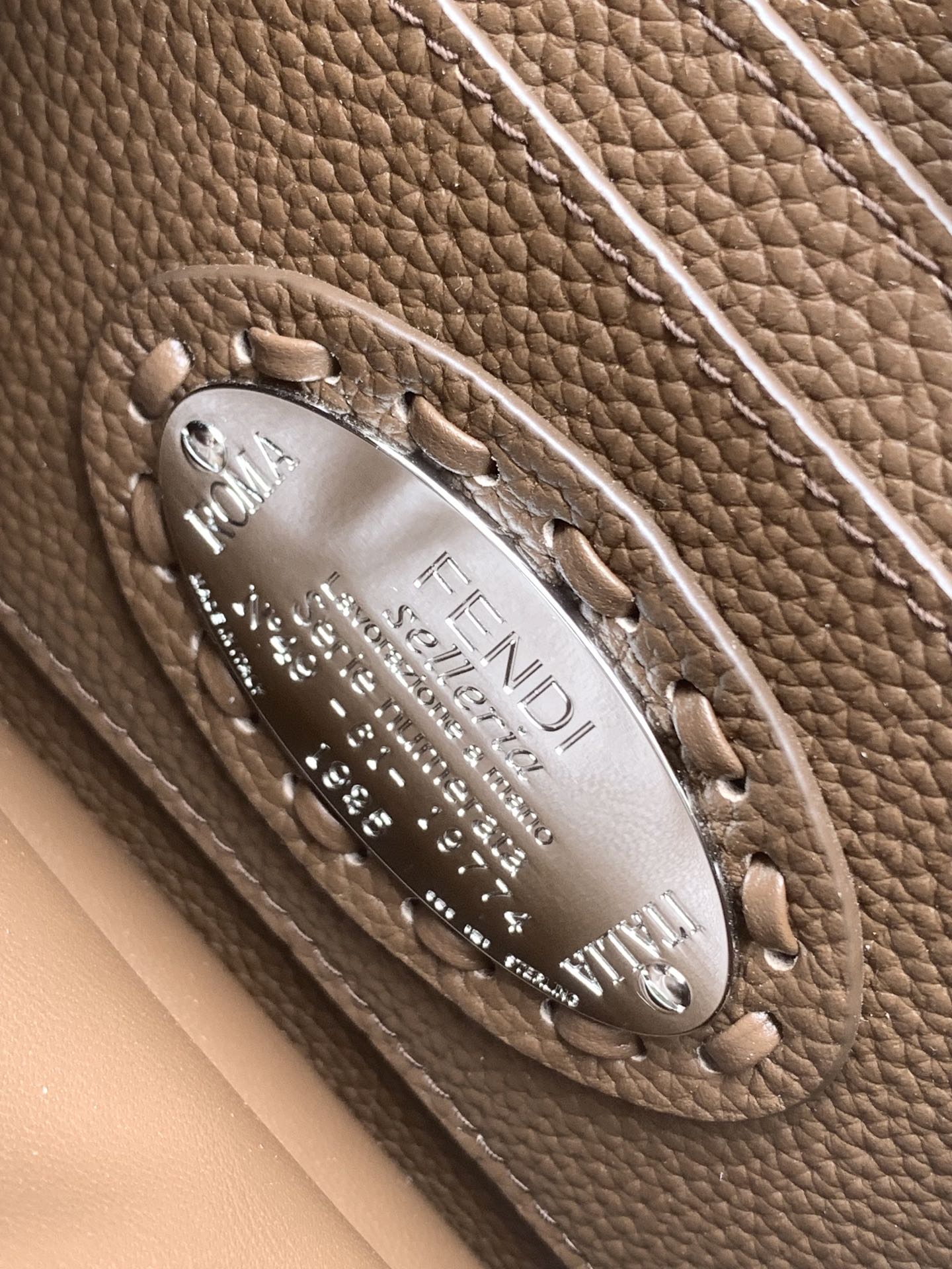 Peekaboo ISeeU Petite 20 Bag Chocolate Leather Shw