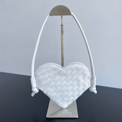 SOLSTICE HEART SHAPE 22 IN WHITE LAMBSKIN
