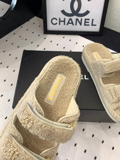 CC DAD SANDAL MULE IN ECRU BEIGE LAMB FUR
