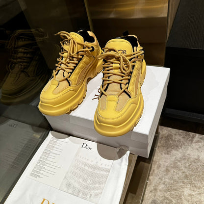 C'EST SNEAKER IN CLASSIC YELLOW CALFSKIN AND BREATHABLE MESH