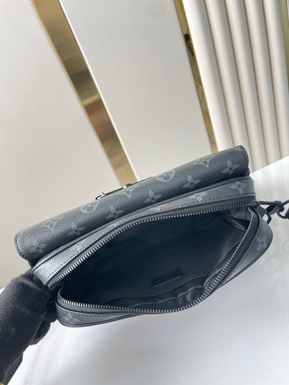 STEAMER 24 IN BLACK MONOGRAM ECLIPSE CANVAS