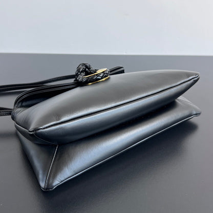 SMALL LIBERTA 27 IN BLACK SMOOTH CALFSKIN GOLD HARDWARE