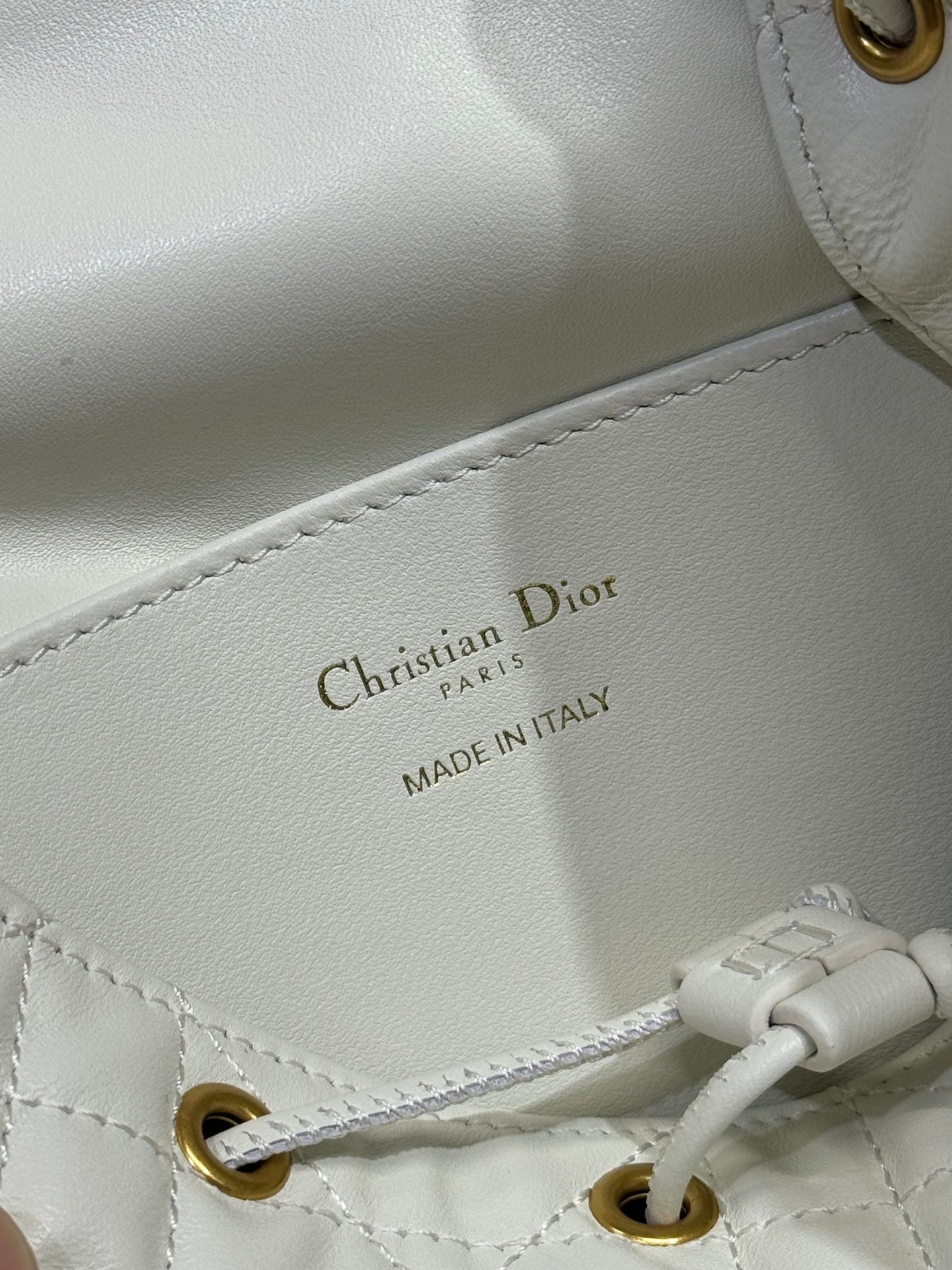 MEDIUM CARO BACKPACK 27 IN WHITE MACROCANNAGE LAMBSKIN