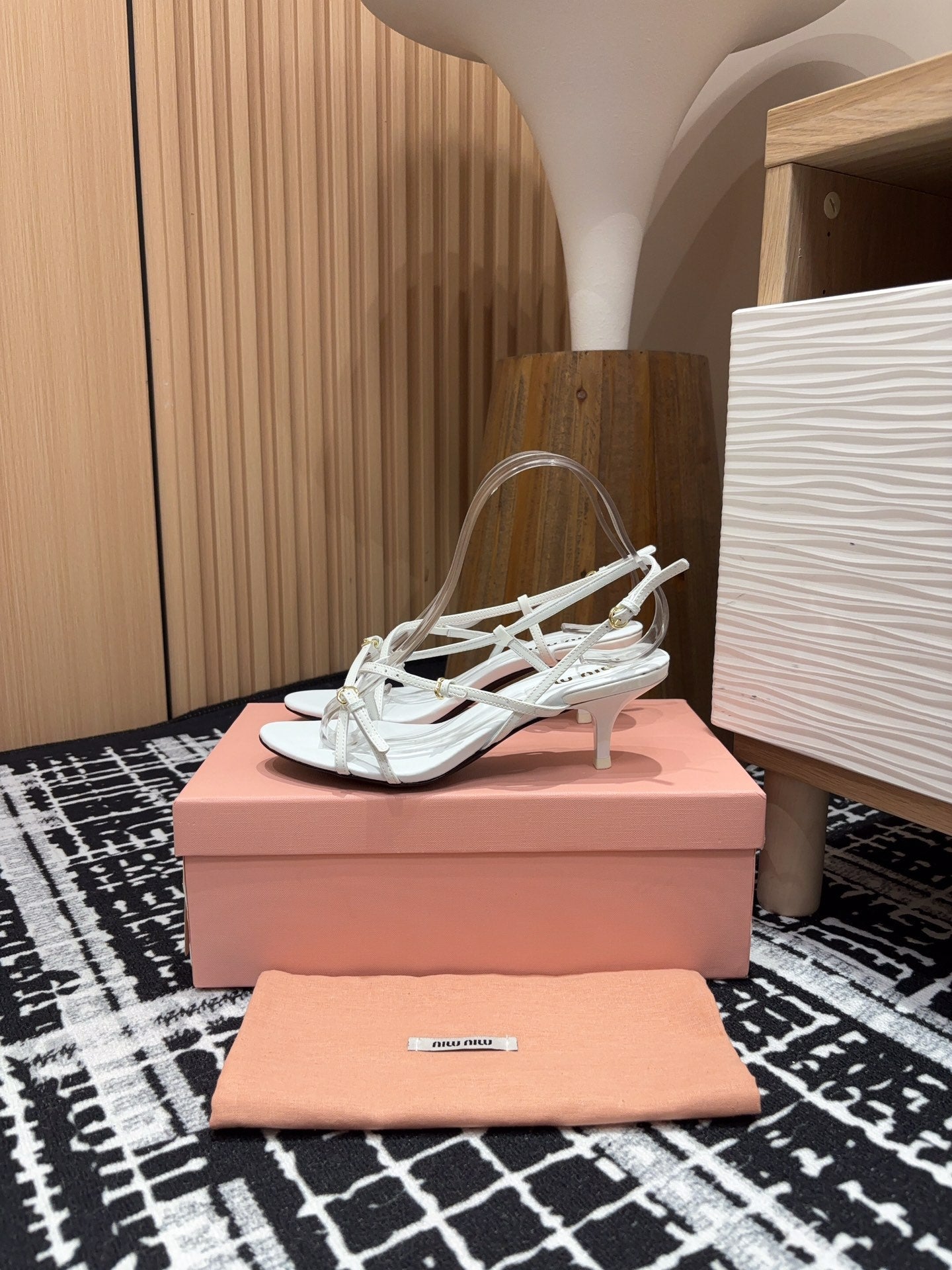 STRAP HIGH HEEL SANDALS IN WHITE SHINY LAMBSKIN