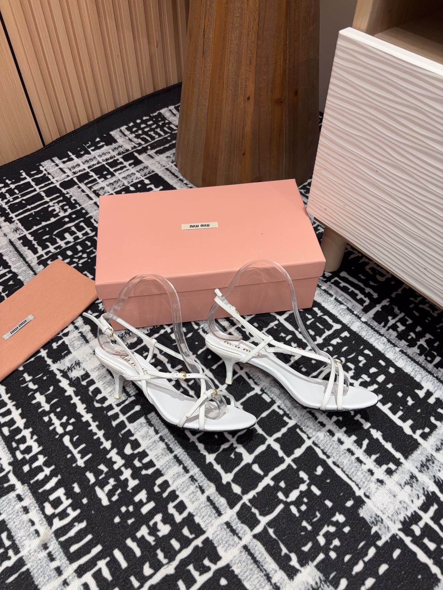 STRAP HIGH HEEL SANDALS IN WHITE SHINY LAMBSKIN