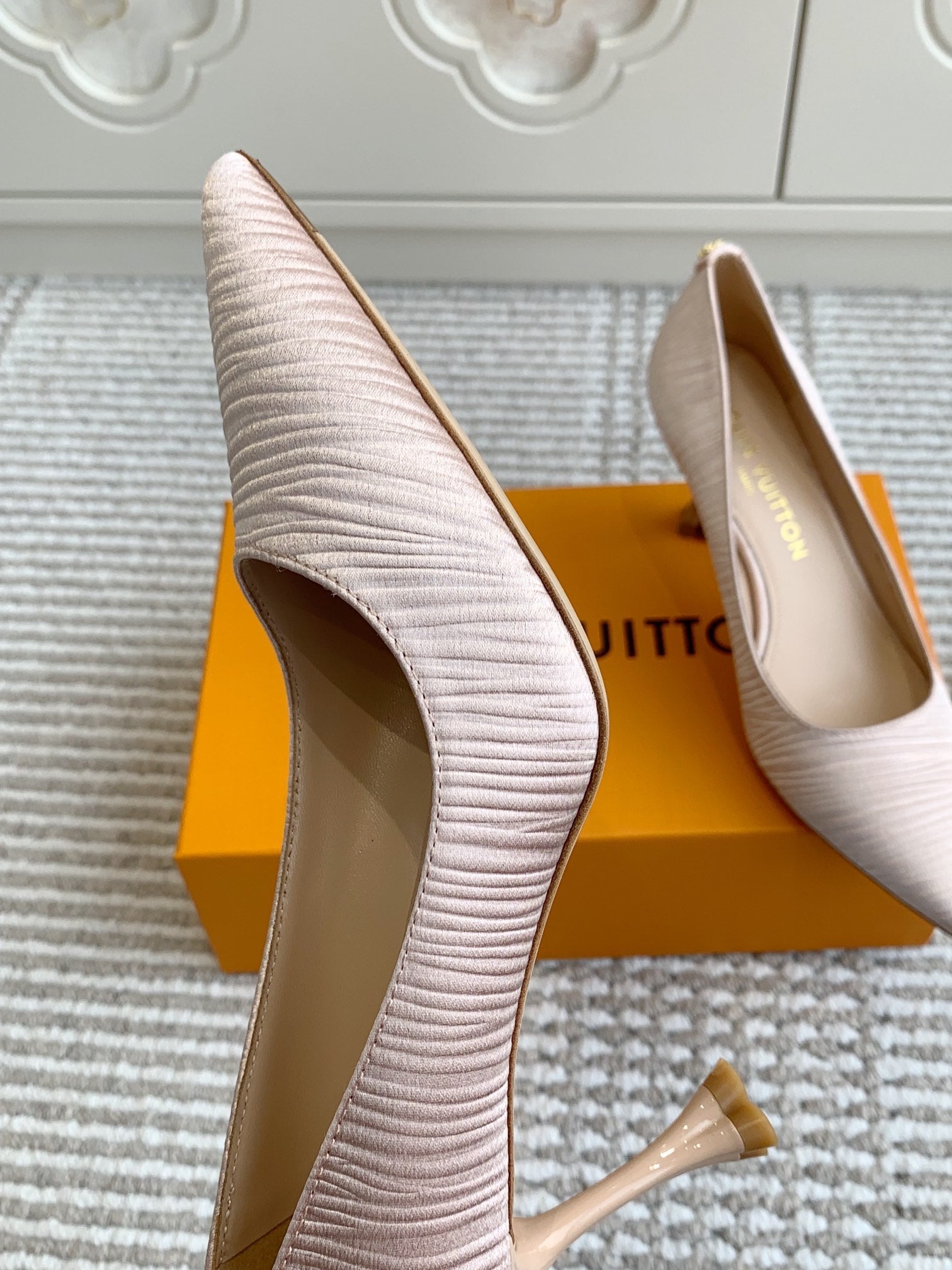 BLOSSOM PUMP 75 MM IN LIGHT PINK IMPORTED STRIPED SILK SATIN