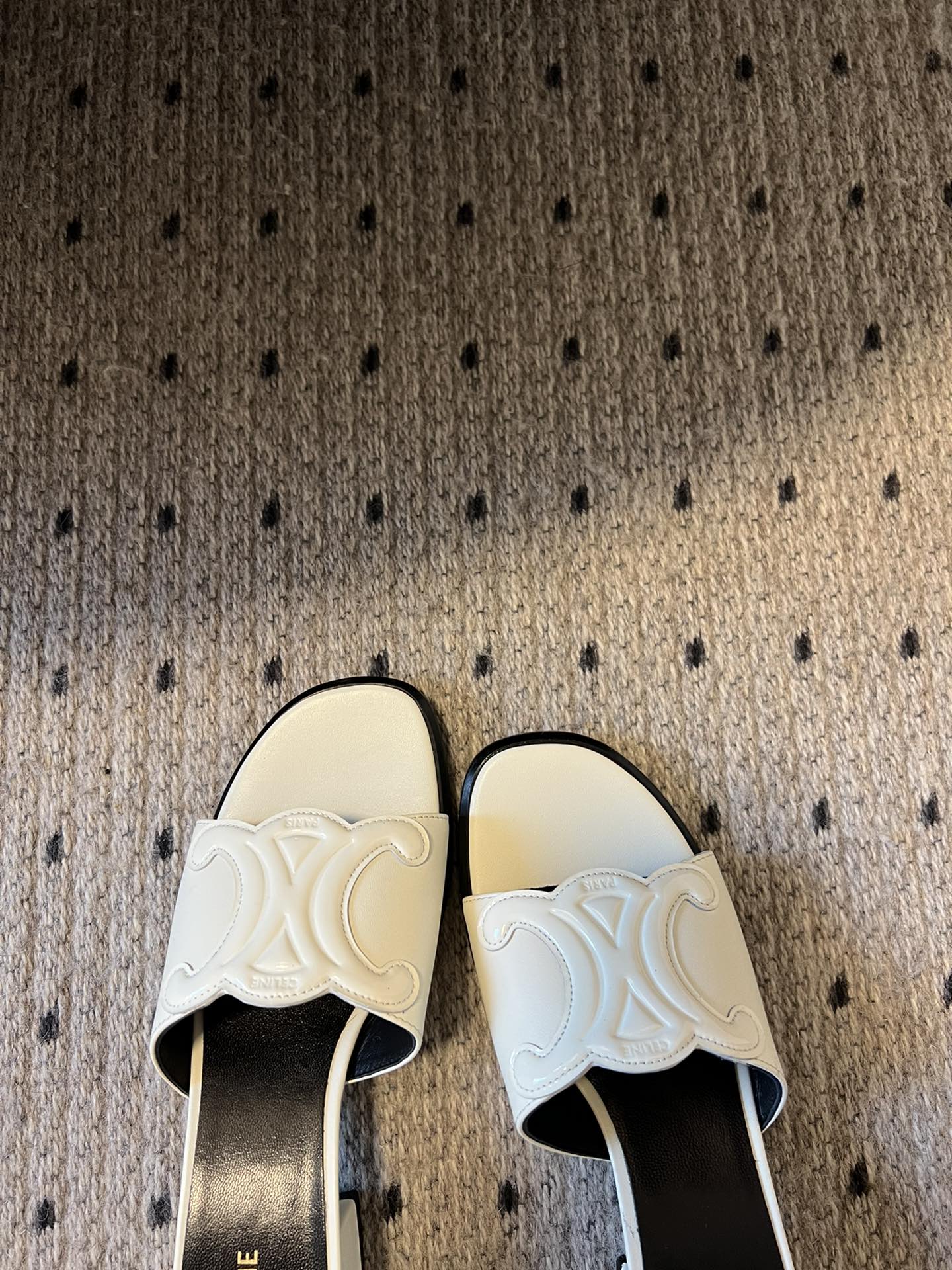 CLEMENCE MULE IN WHITE LAMBSKIN AND PATENT CALFSKIN
