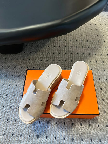 EZE SANDAL PLATFORM 85 MM IN PALE GRAY SUEDE