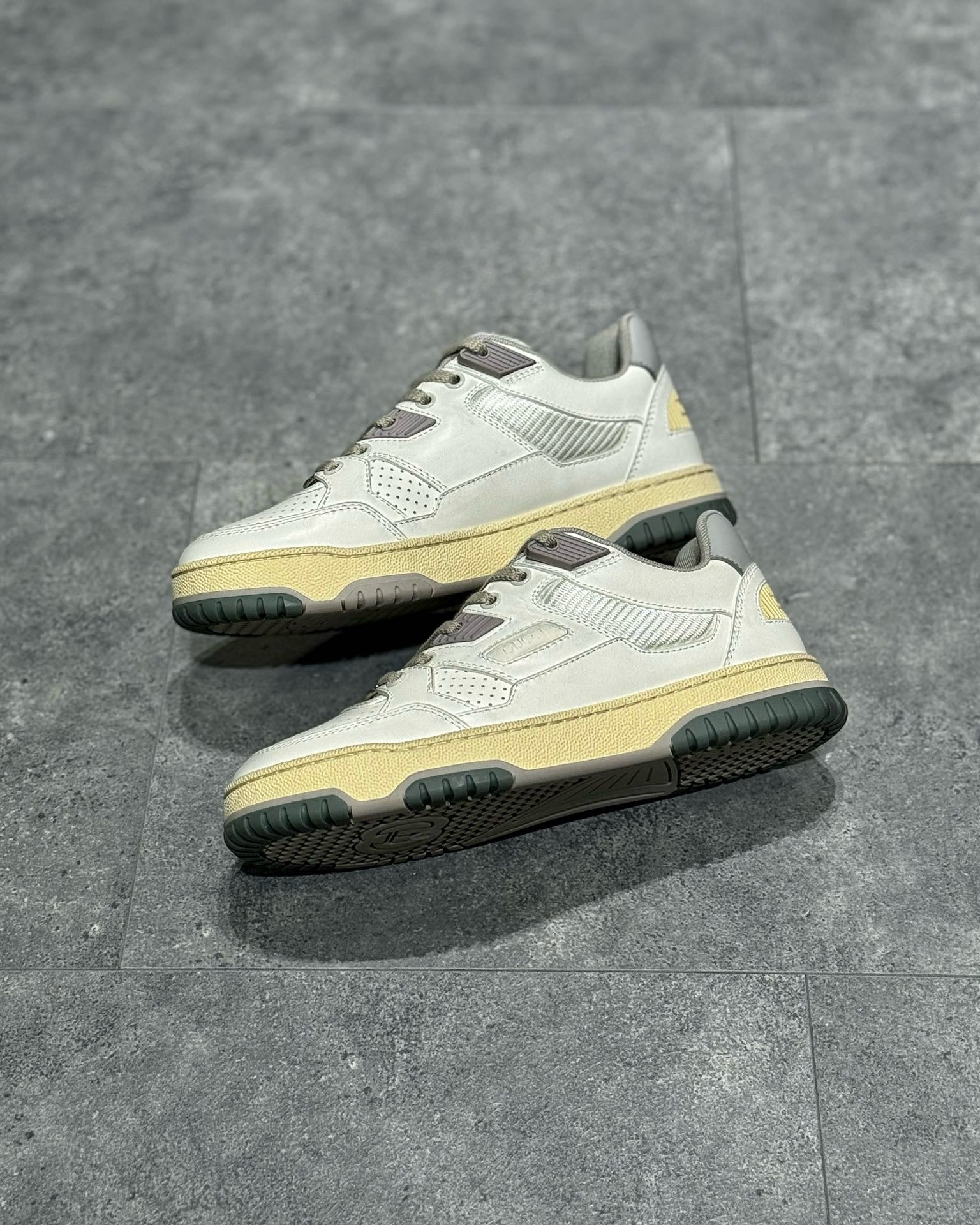 GUC Sneakers