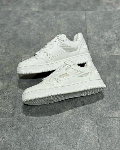 GUC Sneakers