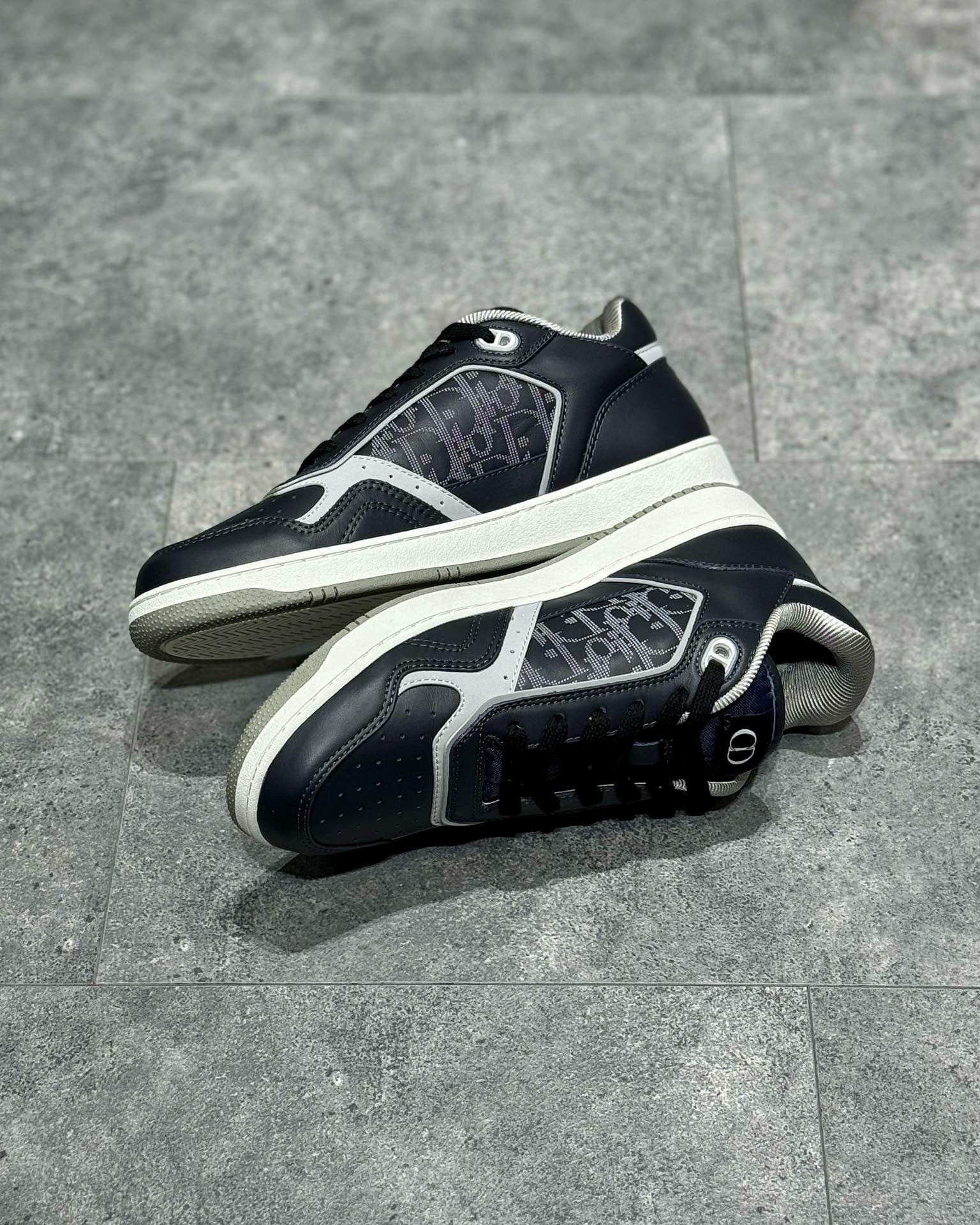 DIO Sneakers