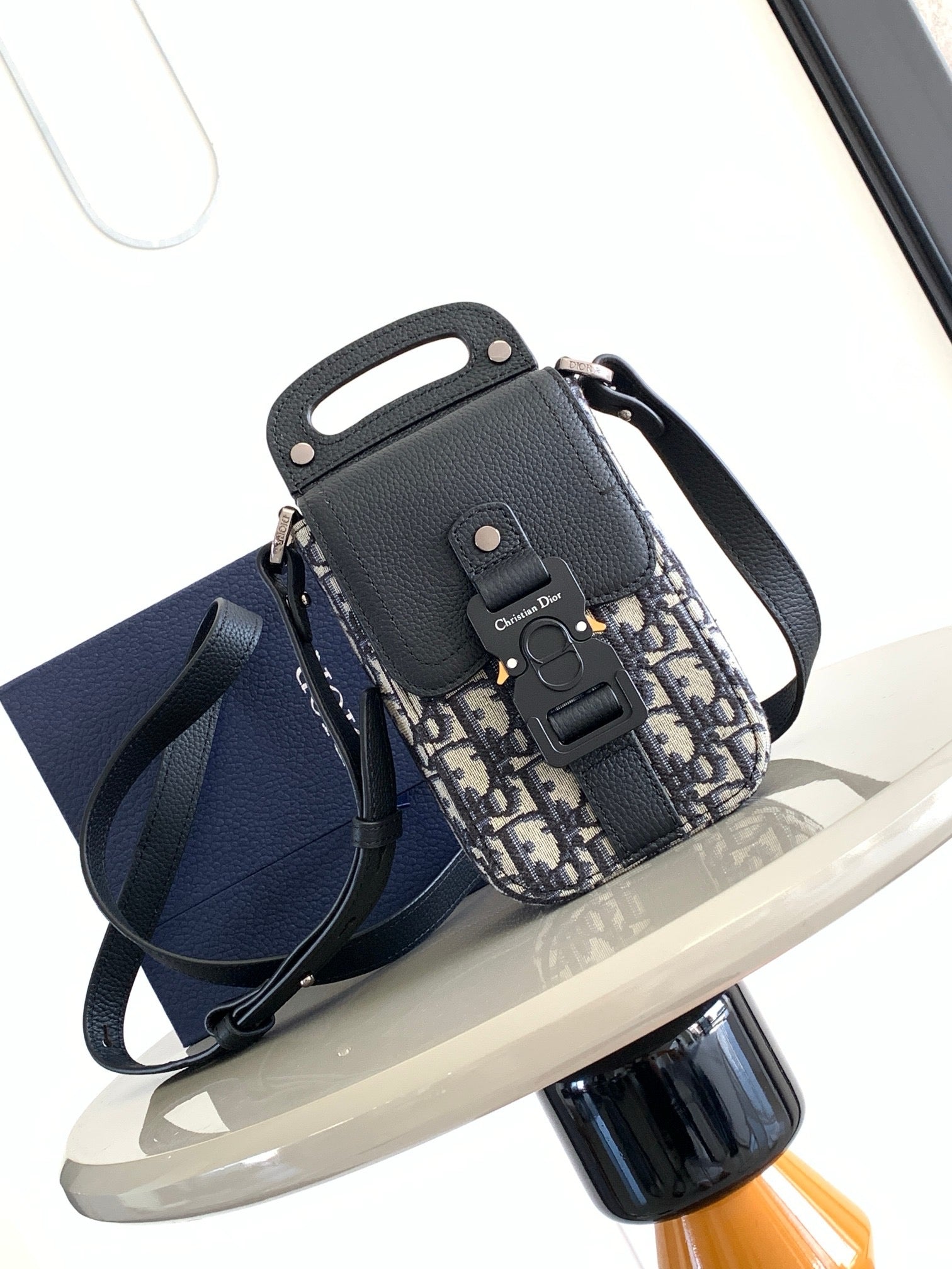 DIO Oblique Sling Bag