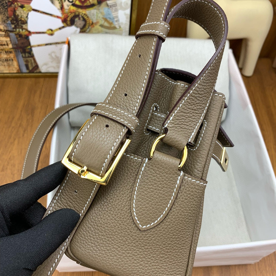 HERM KELLY MESSENGER 25