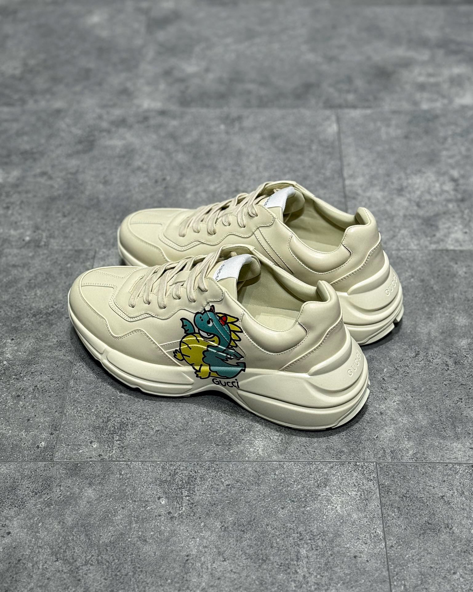 GUC Sneakers