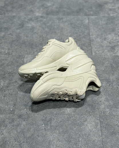 GUC Sneakers