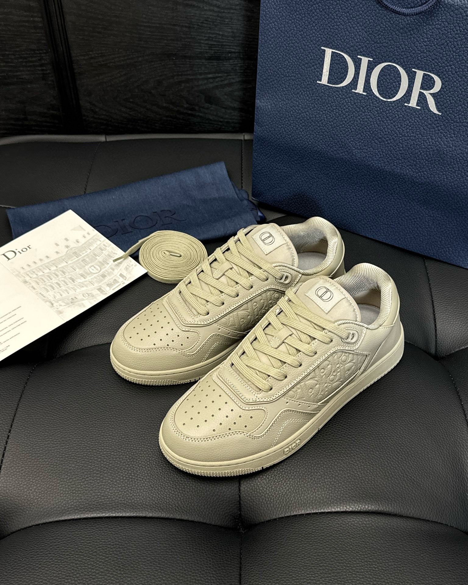 CD Sneakers