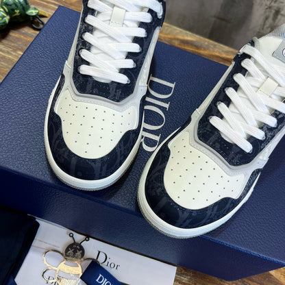 DIO Sneakers