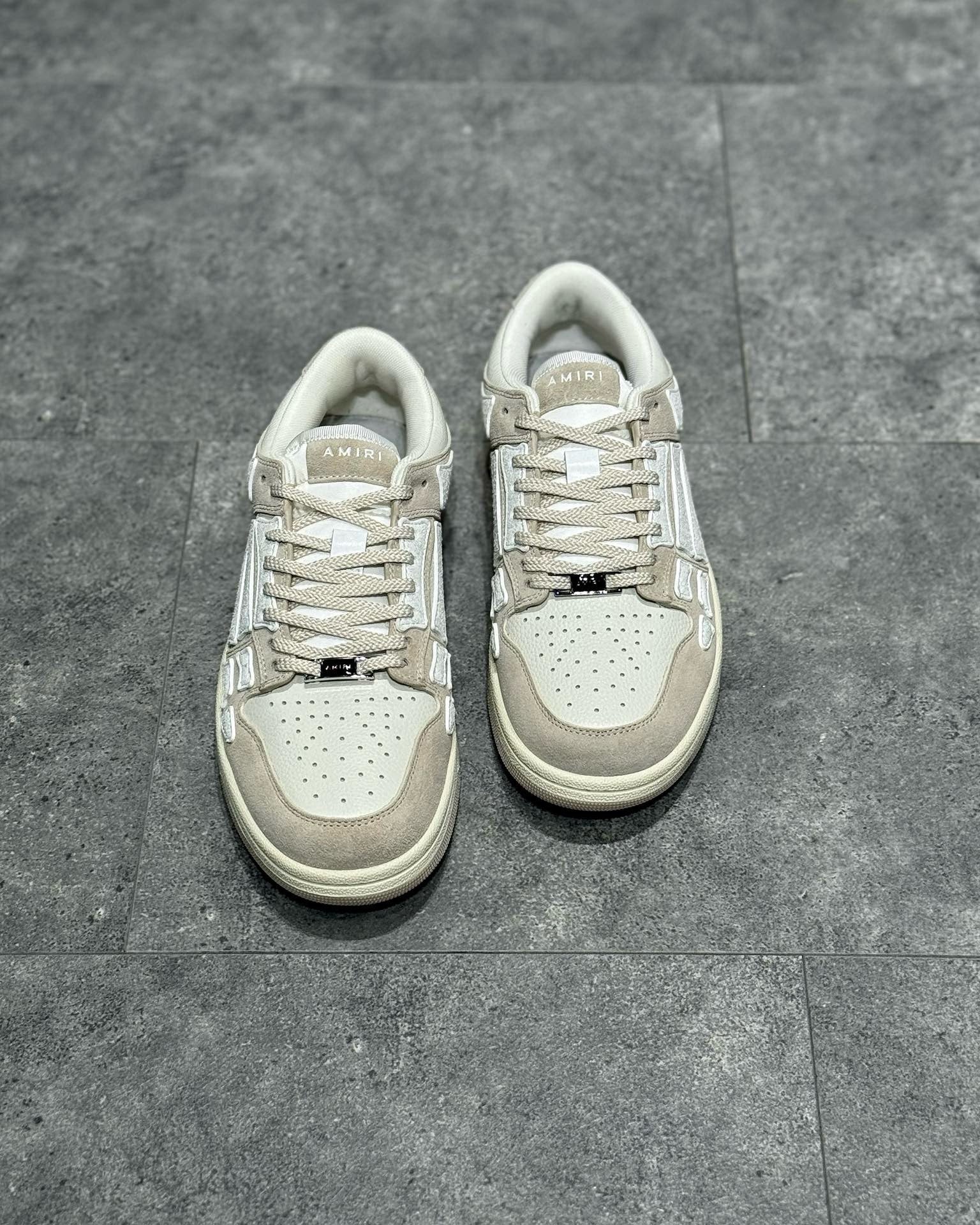 AMR Sneakers