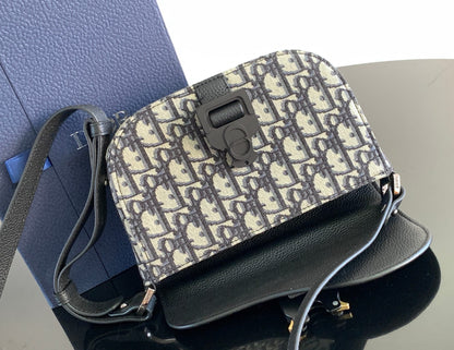 DIO Oblique Messenger Bag