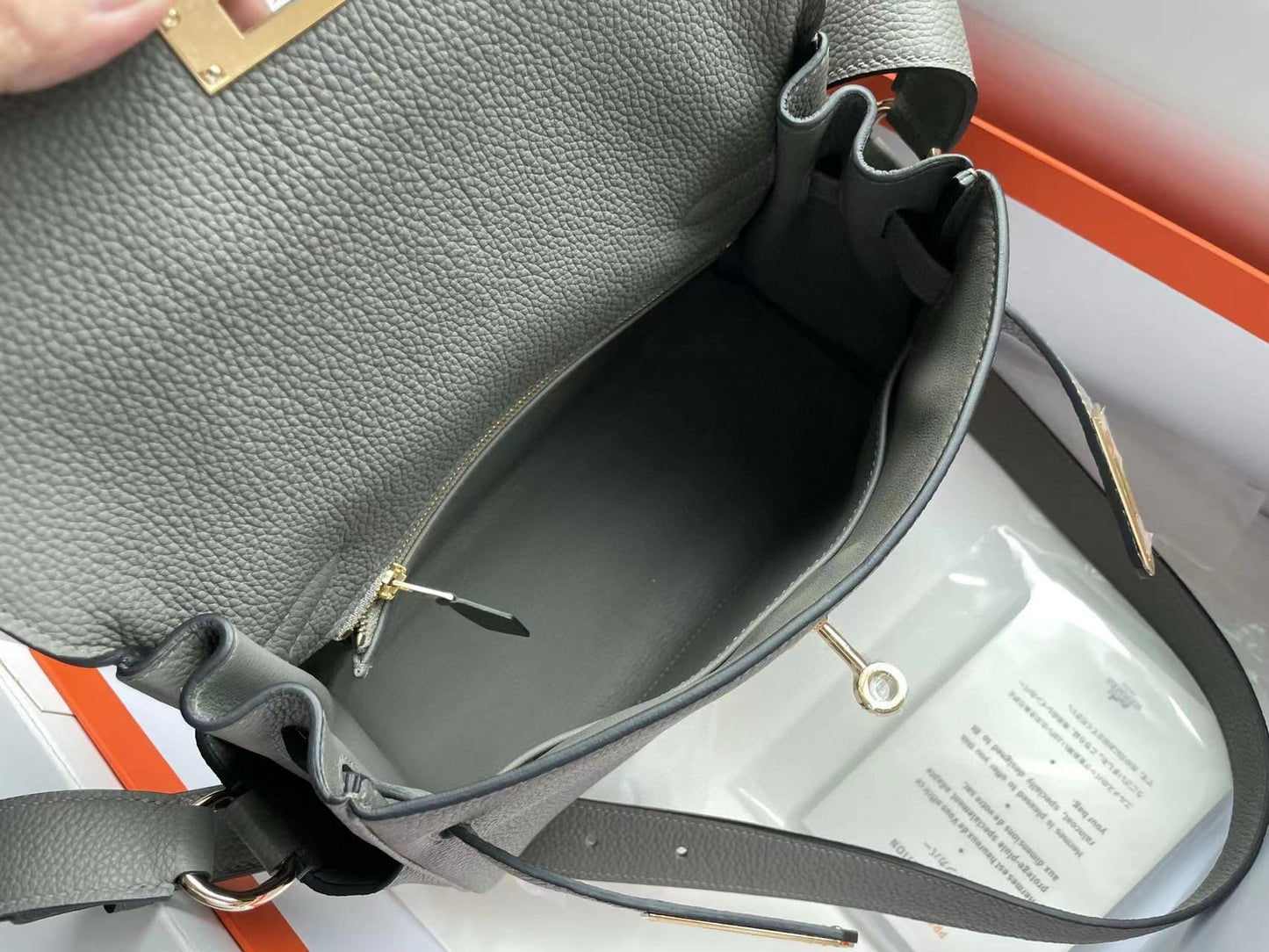HERM KELLY MESSENGER 25