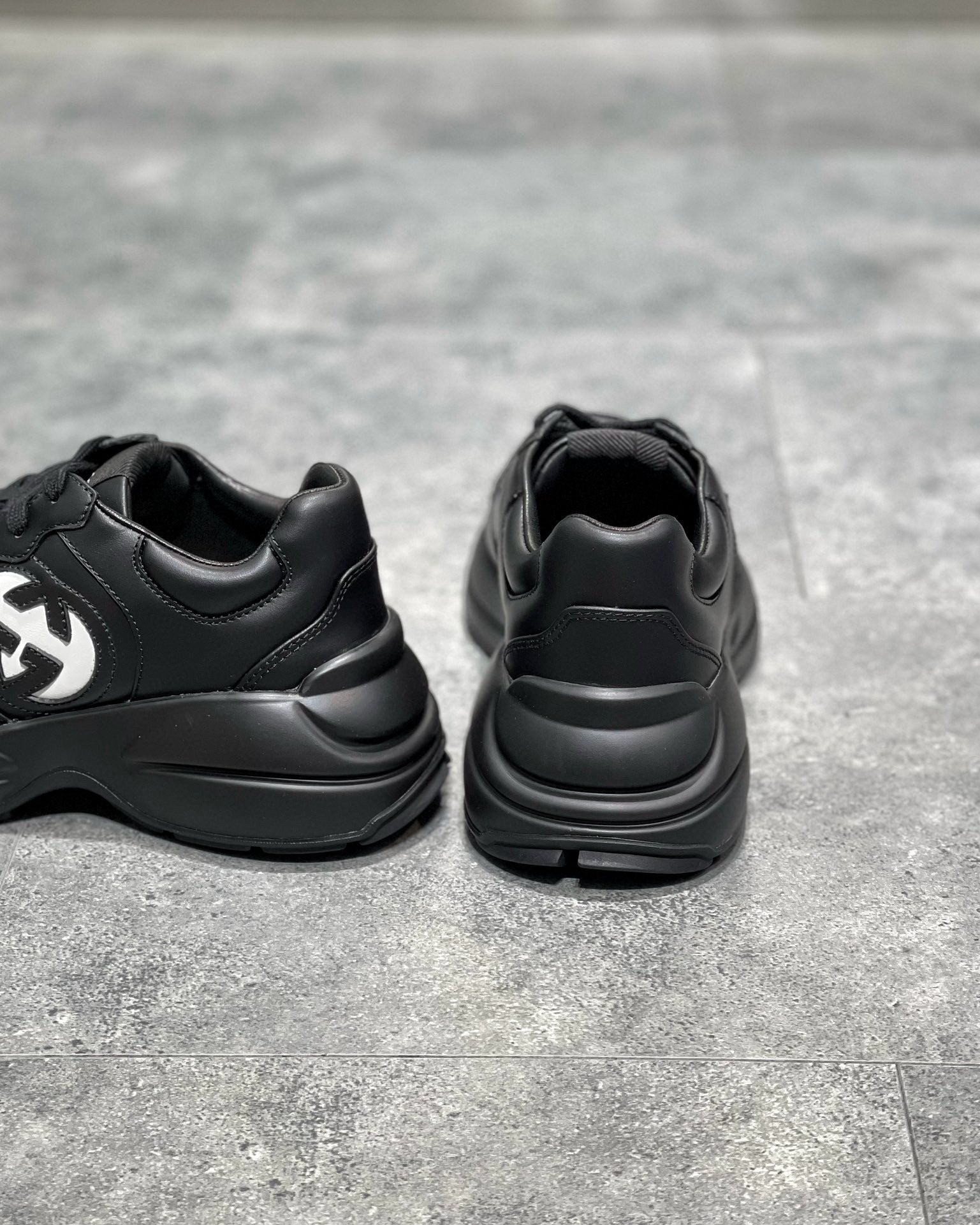 GUC Sneakers