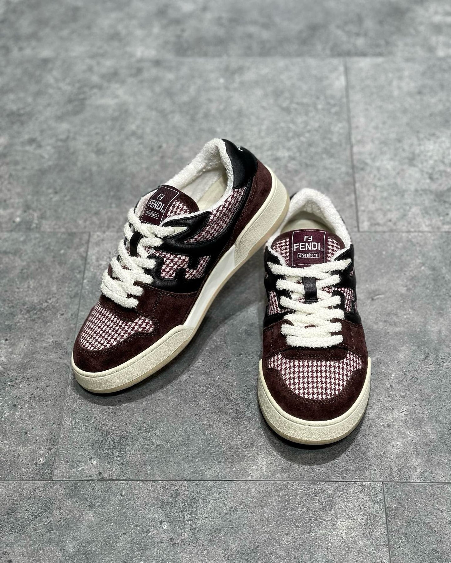 FEN Sneakers