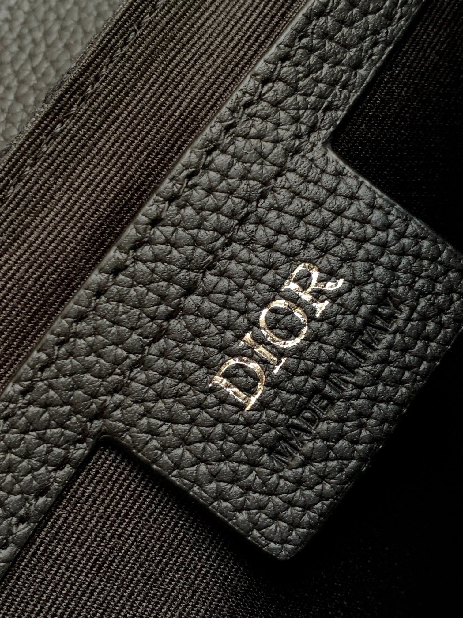 DIO Oblique Messenger Bag