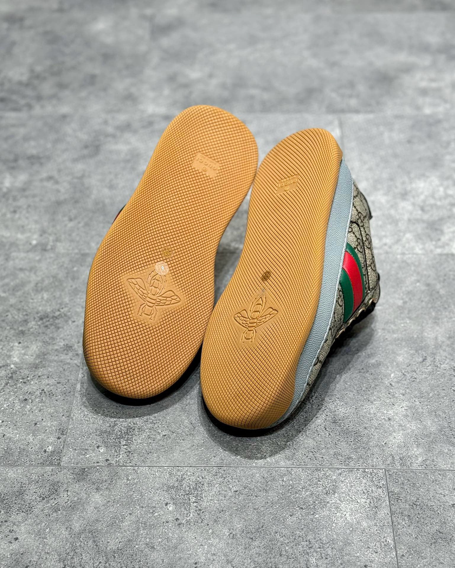 GUC Sneakers